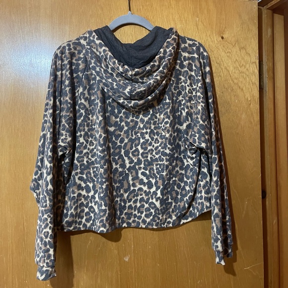 Kittenish Leopard Lounge Set - Picture 5 of 7